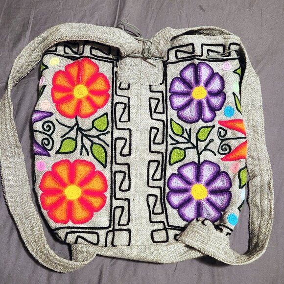 HANDMADE  UNIQUELY EMBROIDERED COLORFUL GRAY W/T BIG FLOWERS 100% WOOL BACKPACK main image 9